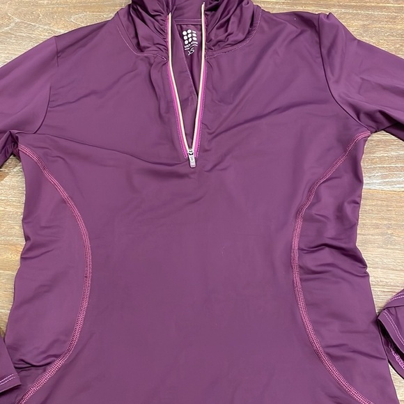 Title Nine 1/4 zip Paradigm Sports Top - Picture 5 of 12